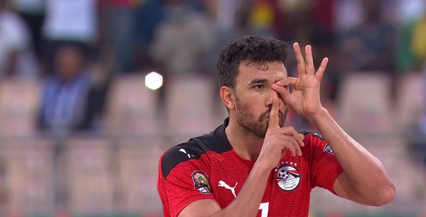 أستون فيلا يؤازر تريزيجيه قبل مباراة مصر والسنغال بتصفيات كأس العالم