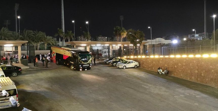 الأهلي والرجاء يصلان ستاد القاهرة استعدادا لمواجهة الرجاء المغربي