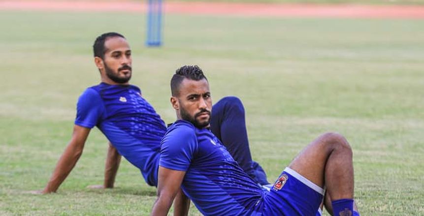 "كبار" الأهلي يجتمعون باللاعبين لتحفيزهم قبل مواجهة كانو سبورت