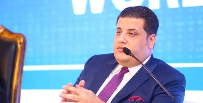 في يوم واحد.. مصطفى زمزم يحصل على الدكتوراه ويعين مساعدا لوزير الرياضة