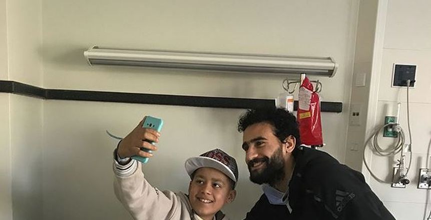 بالصور| باسم مرسي وزوجته في زيارة لمستشفى «57357»
