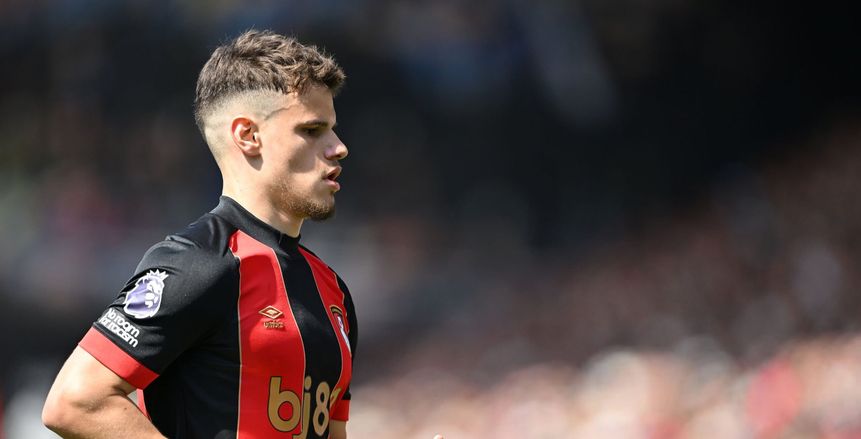 ليفربول يقترب من التعاقد مع ميلوس كيركيز لخلافة روبرتسون