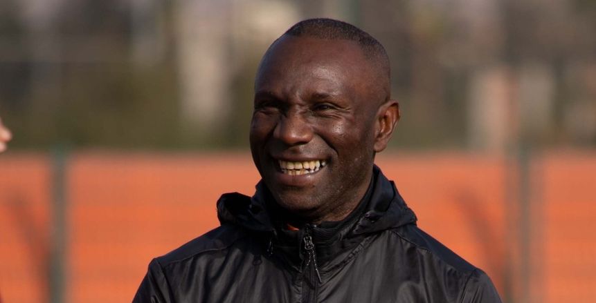 «عزام التنزاني» يسعى للتعاقد مع مدرب الهلال السوداني قبل لقاء الأهلي