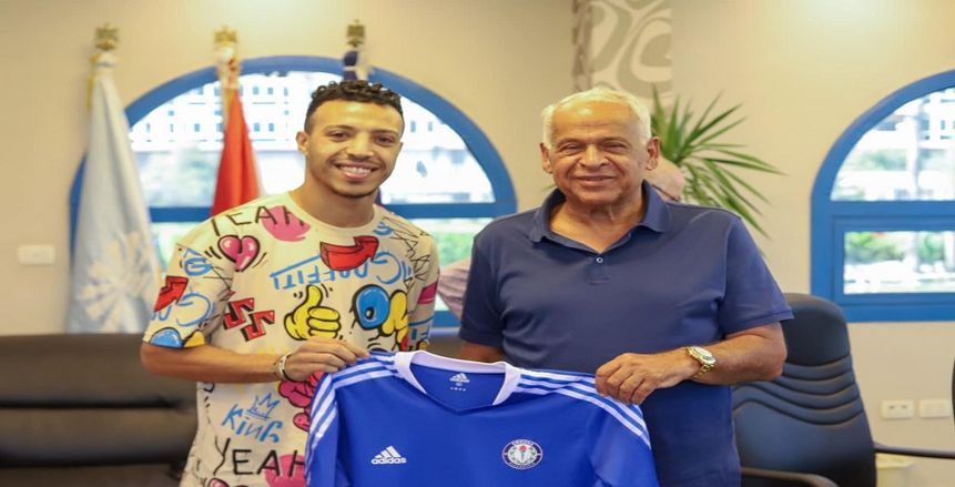 فرج عامر يعلن تعاقد سموحة مع إسلام جابر لمدة 3 مواسم