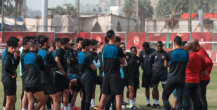 الأهلي يدرس قطع إجازة لاعبيه بسبب كأس الرابطة: نسعى لتجهيز الصف الثاني