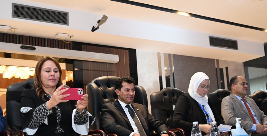 وزير الرياضة يهنيء اتحاد الطائرة بعد تتويج منتخب الشباب ببطولة أفريقيا