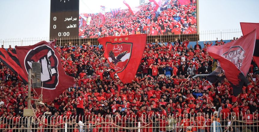 جماهير الأهلي في ستاد الدفاع الجوي تفاجئ لاعبيها بعد التعادل أمام بيراميدز