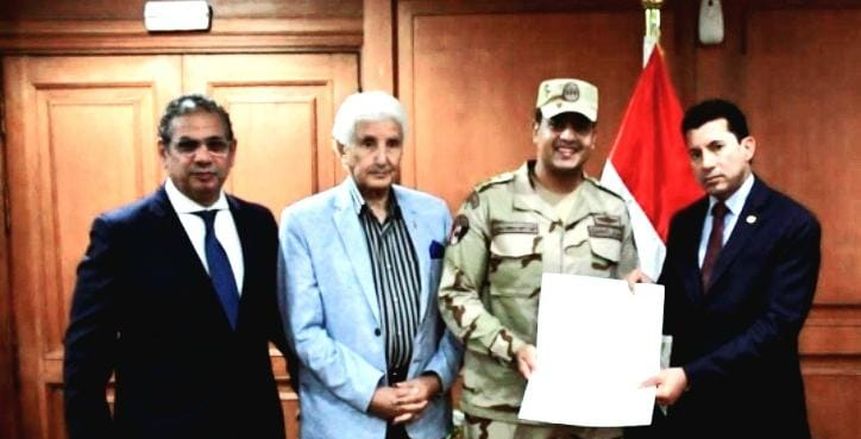 وزير الرياضة يكرم أحمد نجيب لفوزه بالمركز الثامن بكأس العالم للباراكانوي
