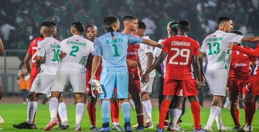 الرجاء ينتزع الدوري من الوداد في سيناريو مجنون أمام الجيش (فيديو)