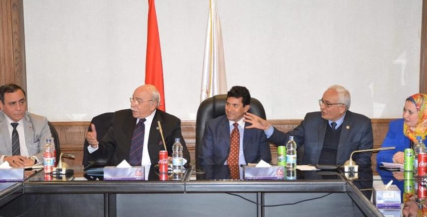 وزير الرياضة يجتمع مع اللجنة العلمية لتنفيذ توجيهات الرئيس بإدراج التربية البدنية كمادة إلزامية ضمن المواد الدراسية