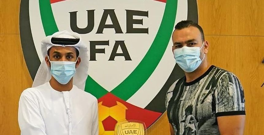 الحضري يحصل على درع الاتحاد الإماراتي: شكرا بن هزام الأمين العام للاتحاد