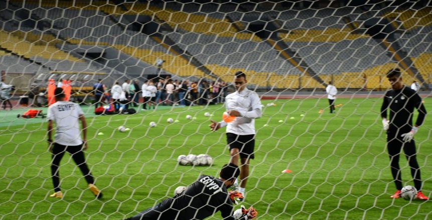 محمد الشناوي جاهز لحراسة عرين منتخب مصر أمام ليبيا بعد أنباء إصابته