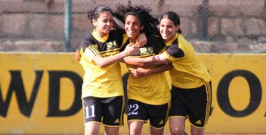 «سارة عصام» تبدأ مشوار العالمية في كرة القدم من «البريميرليج»
