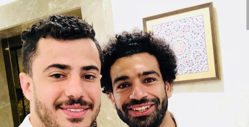 وصلة هزار بين صلاح والونش.. ومتابعوه: "بيفاوضه بديلا لفان دايك"
