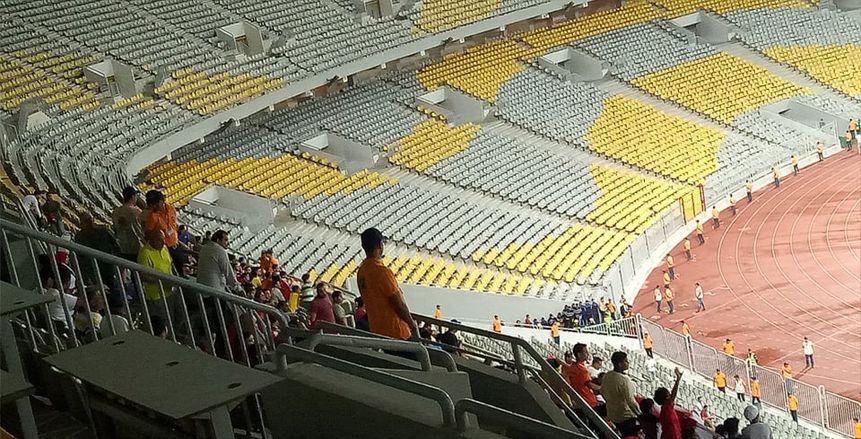 بالصور| حضور جماهيري قليل في مدرجات برج العرب لمساندة الفراعنة أمام غينيا