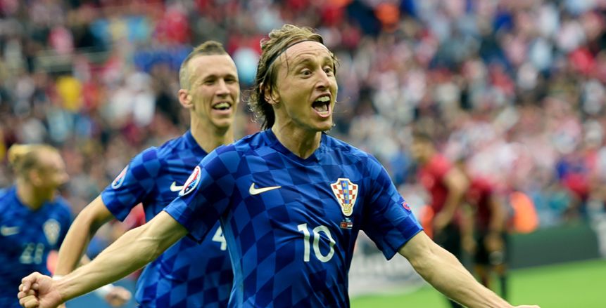 لوكا مودريتش يحتفل باللقاء الدولي رقم 100 مع كرواتيا