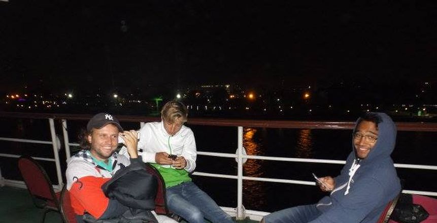 بالصور| نجمات ونجوم التنس في بطولة السليمانية الدولية يشاهدون الغروب من ضفاف النيل