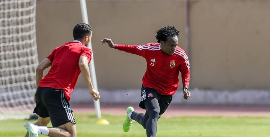 شبانة: الأهلي يتجه للاستغناء عن بيرسي تاو.. ويطالب أبها براتب ميكيسوني