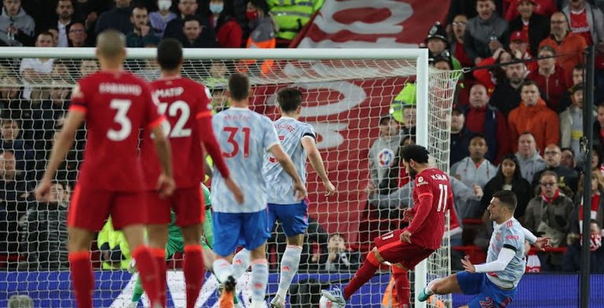 ليفربول يتقدم على مانشستر يونايتد بثنائية صلاح ودياز في الشوط الأول