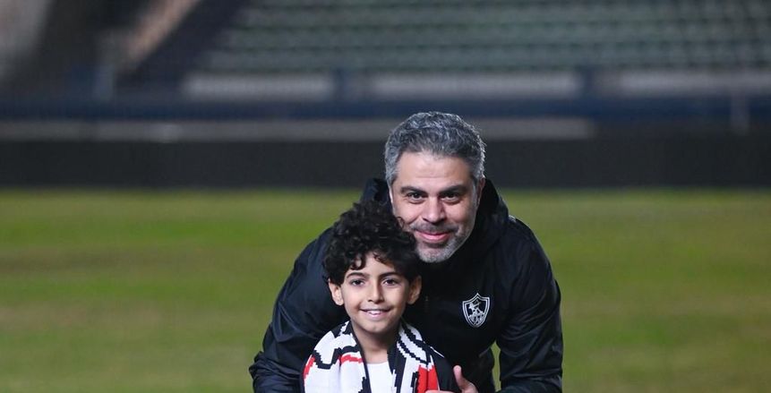 لاعبو الزمالك يستقبلون بطل مسلسل «صحاب الأرض»