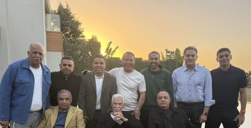 حسن شحاتة يظهر في تجمع نجوم الزمالك لمشاهدة مباراة كايز تشيفز