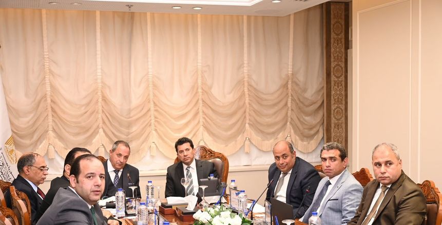 وزير الرياضة يلتقي محافظ بورسعيد لبحث مستجدات تطوير استاد المصري