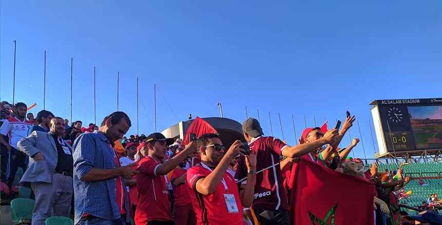 بالصور.. الجماهير تشعل مدرجات استاد السلام قبل انطلاق مواجهة المغرب وبنين