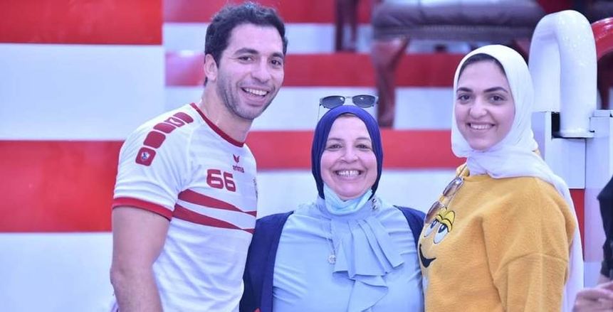 والدة أحمد الأحمر: يملك موهبة فذة منذ الصغر.. واللاعب: الفضل الأول لها