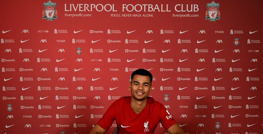 ليفربول يعلن ضم كودي جاكبو رسميا.. واللاعب يظهر بمقر ناديه الجديد