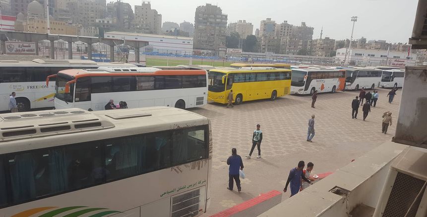 وصول أتوبيسات اعضاء الزمالك والفرق الرياضية لملعب السلام