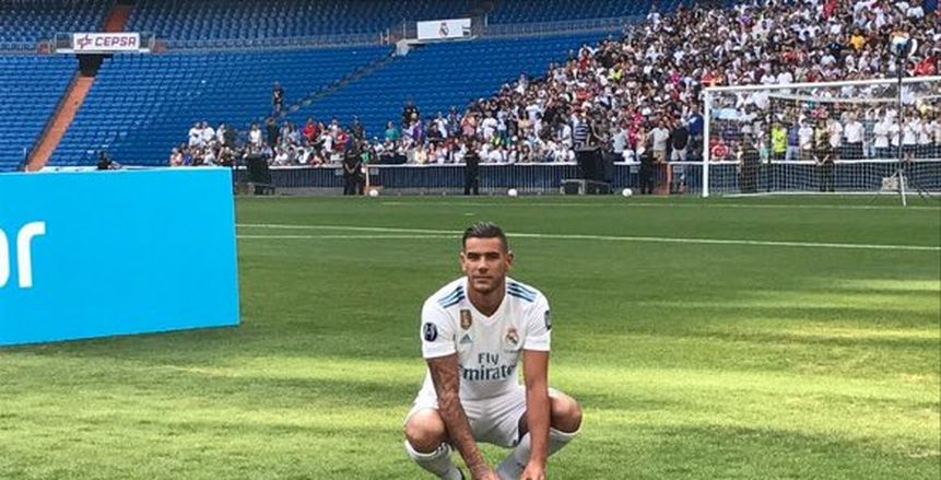 بالصور| ريال مدريد يقدم ثيو هيرنانديز لوسائل الأعلام