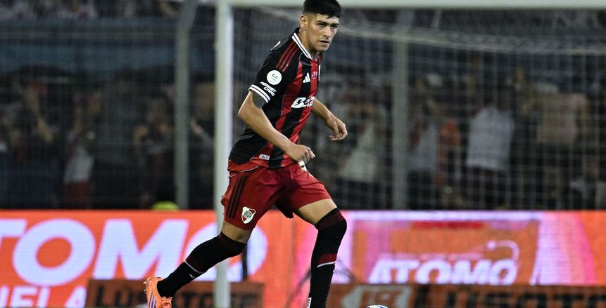 باع الحلوى في الإشارات ووصل لمنتخب الأرجنتين.. من هو لاوتارو ريفيرو؟