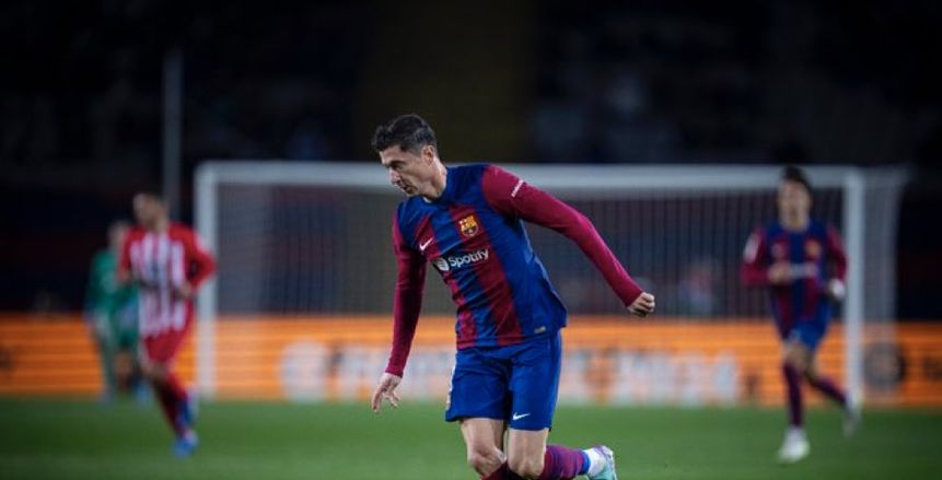 سبب رفض ليفاندوفسكي عروض الدوري السعودي.. ومصير فيتور روكي مع برشلونة