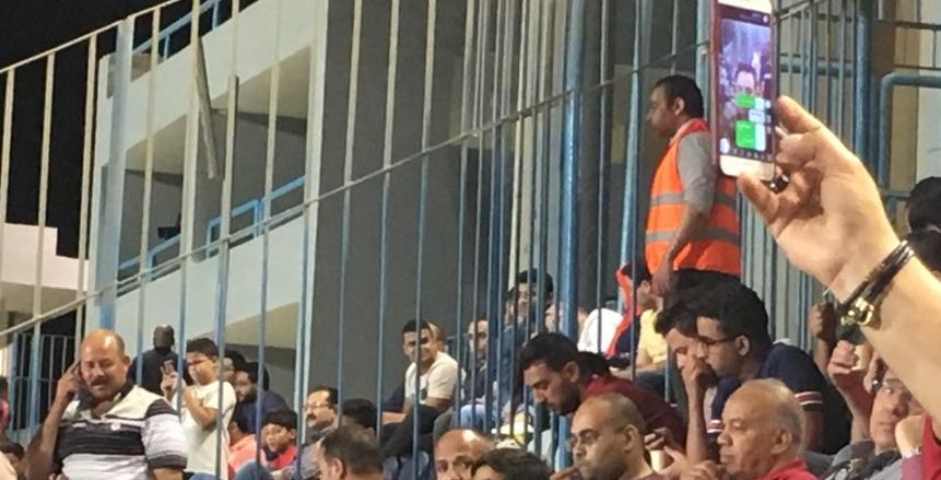 جمهور الأهلي يُهاجم حكم مباراة إنبي.. ويُطالب بركلة جزاء