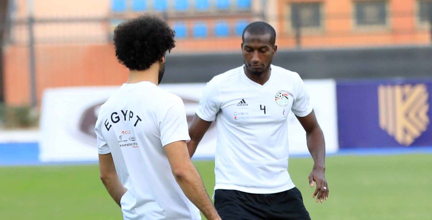 على غزال يكشف طبيعة علاقة «صلاح» بلاعبي المنتخب