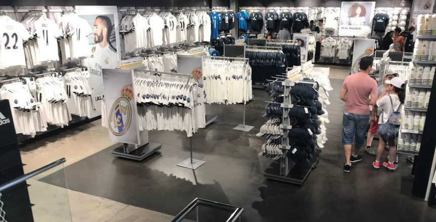 قميص «مودريتش» الأكثر مبيعا في ريال مدريد بعد رحيل «رونالدو».. و«بنزيمة» الأقل