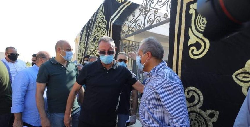 الخطيب ومجلس الأهلي وطاهر أبو زيد وشطة يشاركون في تشييع جثمان والدة الدرندلي