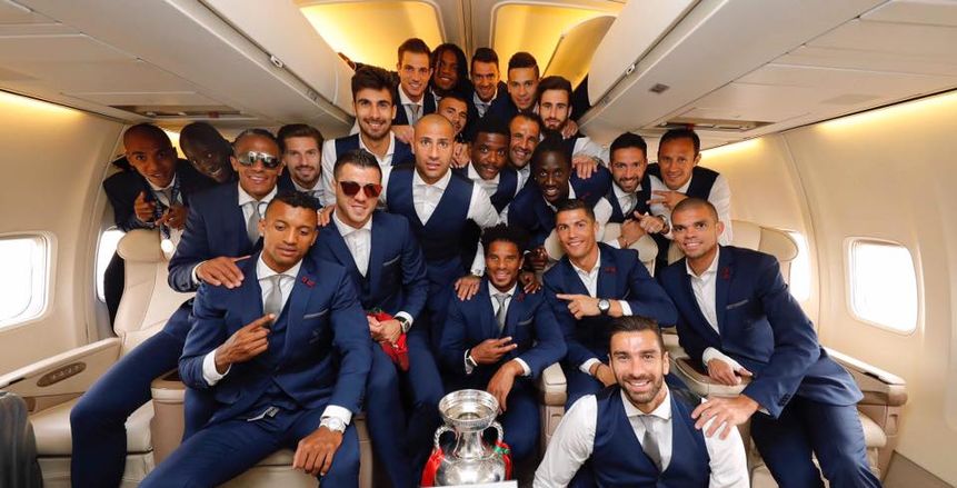بالصور| أبطال "اليورو" يصلون مطار لشبونة