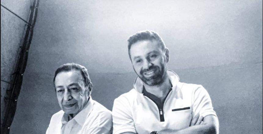 صورة.. حازم إمام يحتفل بعيد ميلاد والده