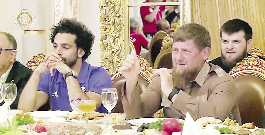 مساعد كوبر: «صلاح» فوجئ بجلوسه مع «رئيس الشيشان» ومنحه المواطنة الشرفية