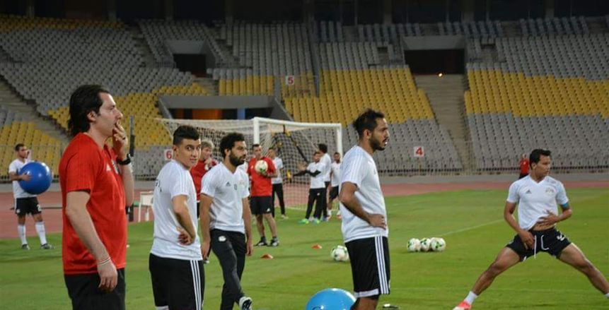 المنتخب يشد الرحال إلى تونس بمعنويات مرتفعة وتحذيرات خاصة لـ"صلاح"