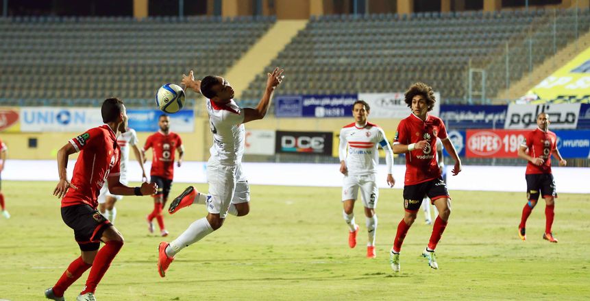 رئيس نادي الزمالك يهنئ لاعبي الأهلي في غرفة الملابس