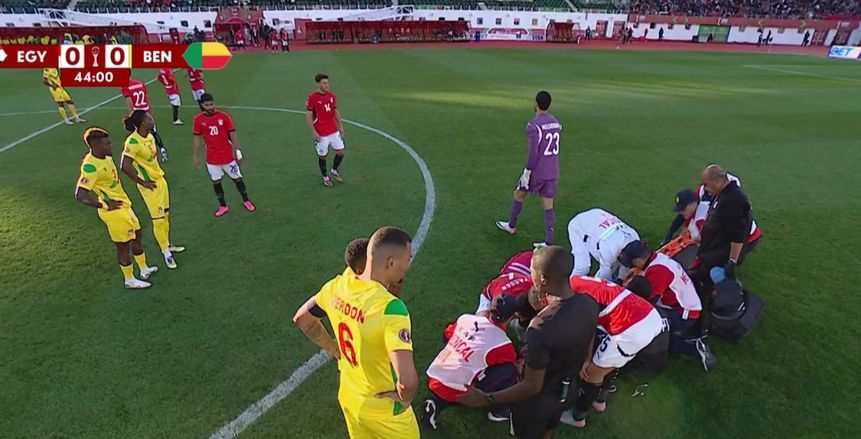 طبيب منتخب مصر يكشف طبيعة إصابة محمد حمدي في مباراة بنين