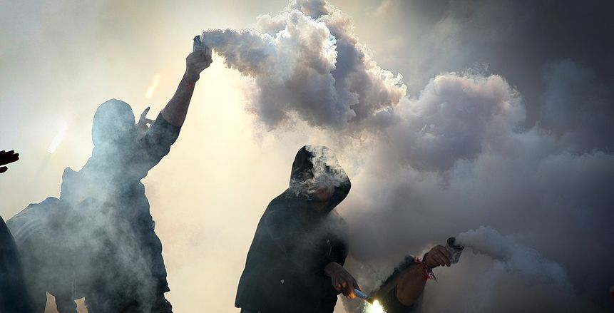 بعد حادثة جماهير الأهلي.. ماذا تعني كلمة «ألتراس» باللغة الإنجليزية؟.. شخص متطرف
