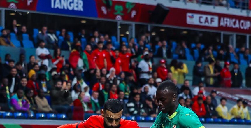 لقطة لم تذاع في مباراة مصر والسنغال.. ضرب محمد هاني والحكم يتجاهل طرد حبيب ديارا