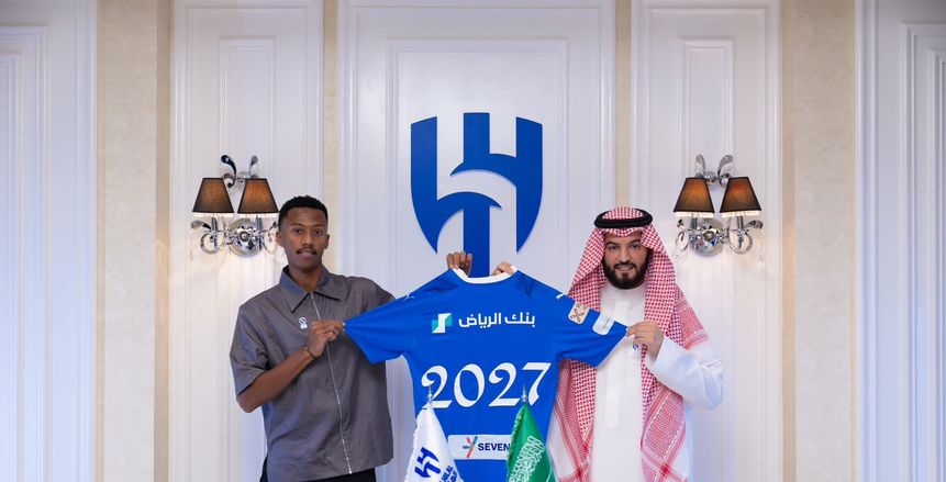 الهلال يجدد تعاقده مع ناصر الدوسري