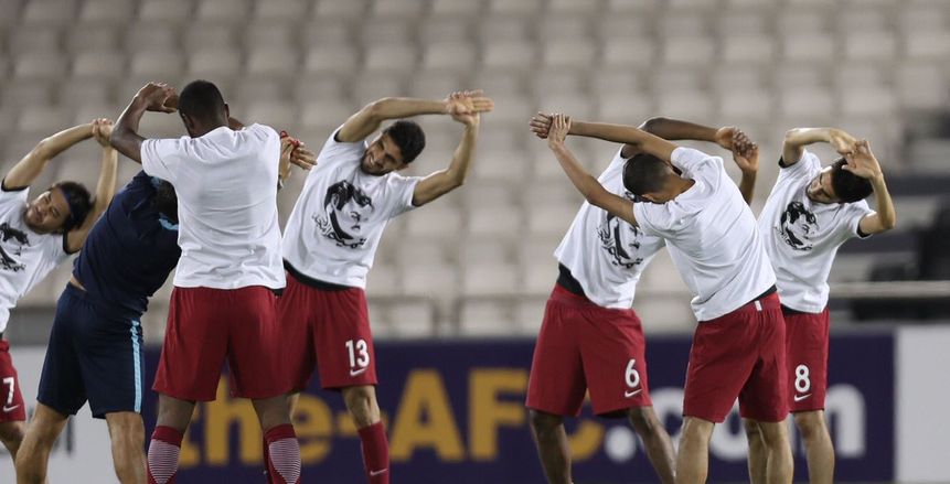 بالصور| منتخب قطر "المجنس" يرد على المقاطعة بقيمص تميم المجد