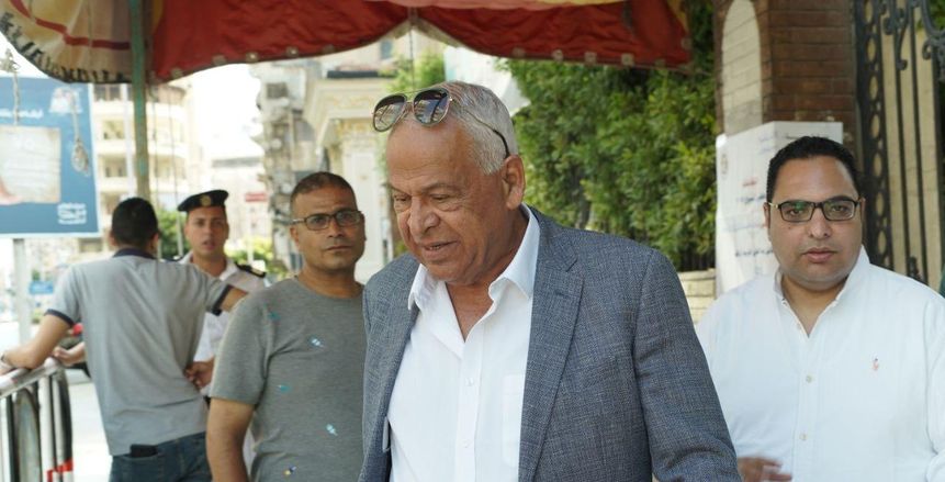 رئيس نادي سموحة يدلي بصوته في انتخابات مجلس الشيوخ