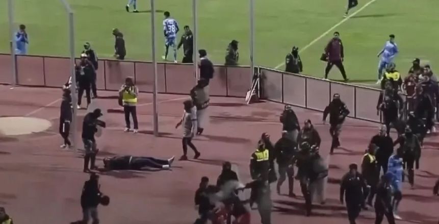 17 طردا في مباراة تحولت لمعركة بكأس بوليفيا (فيديو)