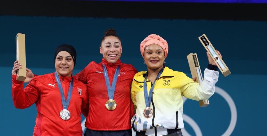 مراسم تسلم سارة سمير الميدالية الفضية في منافسات الأثقال بالأولمبياد